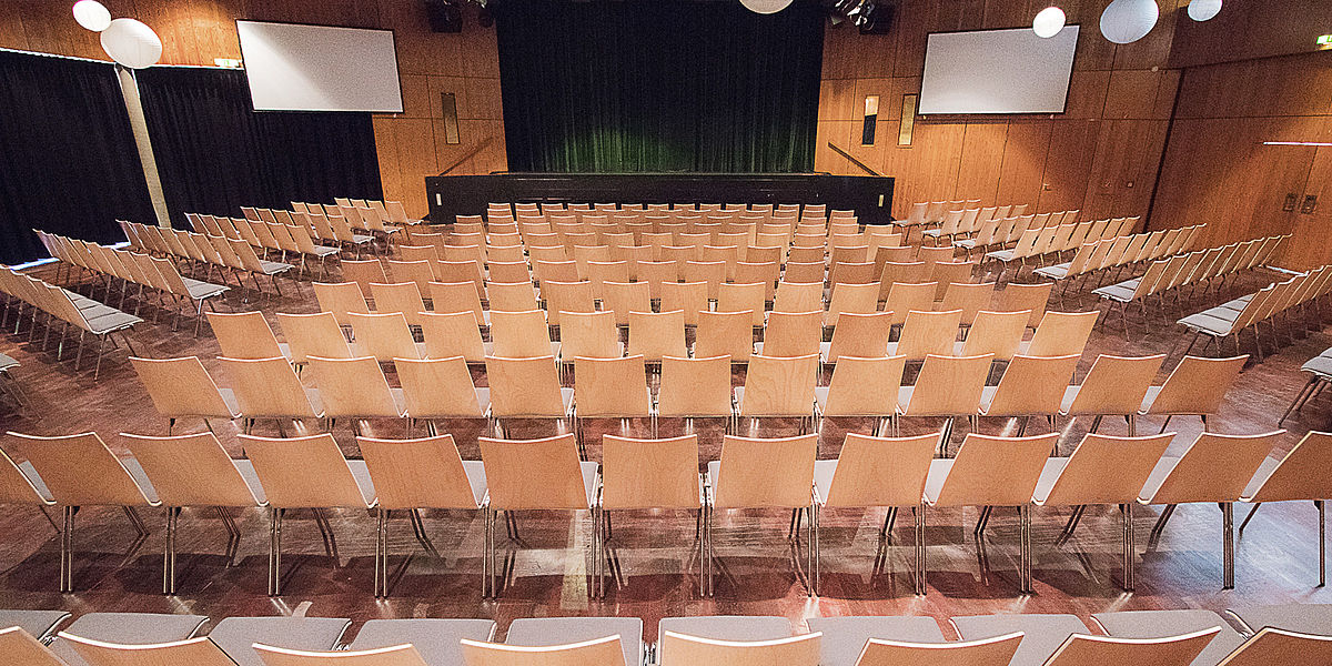 Stapelstuhl Logochair in Konferenzraum